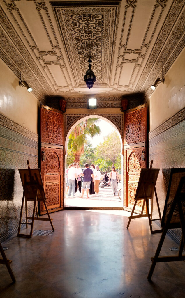 Eingangstor des Ensemble Artisanal in Marrakesch